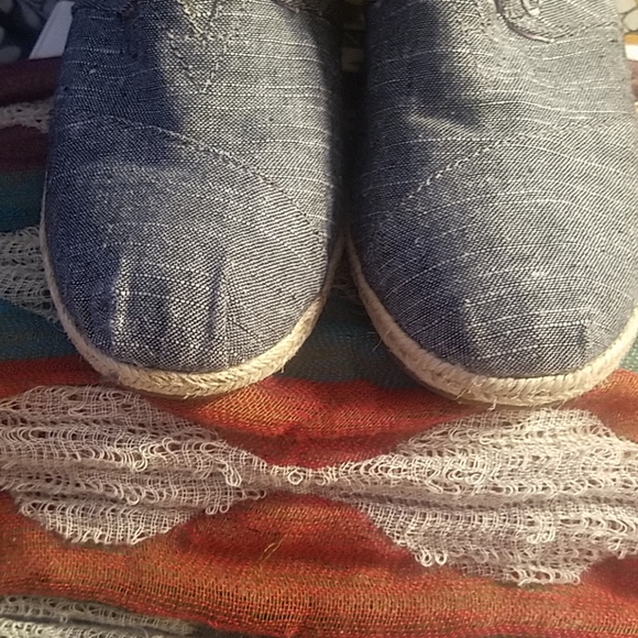 Ladies Toms Shoes Gently Worn Size 7.5 - Picture 3 of 8